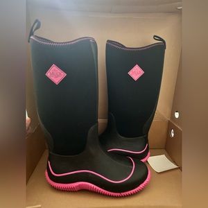 NWT Black and Hot Pink Women’s Hale Muck Boots